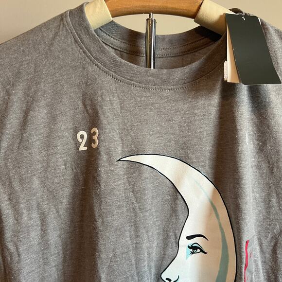 Women's Heather Gray La Luna Graphic Short Sleeve T-Shirt - Size XS - NWT - Picture 3 of 5